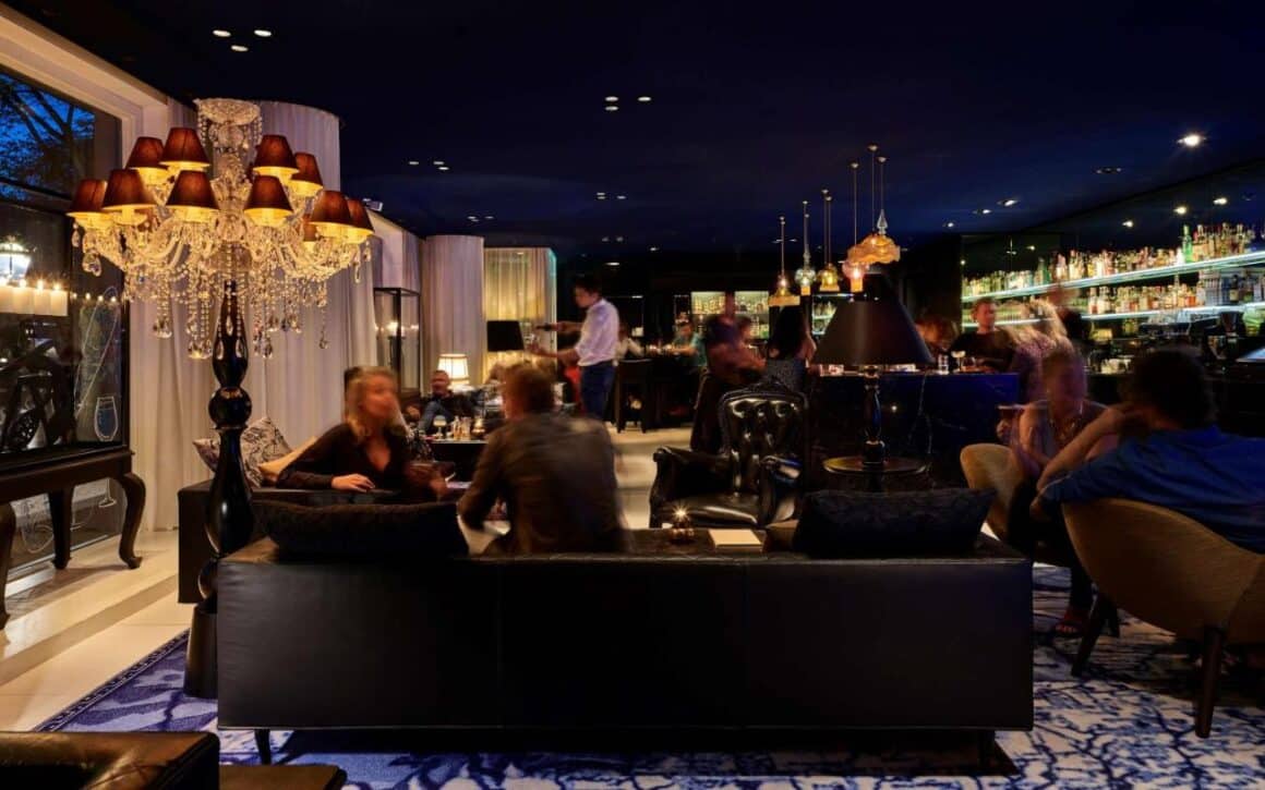 Discover luxury lounging at the Hyatt Andaz Café-Bar with Natlaupa.