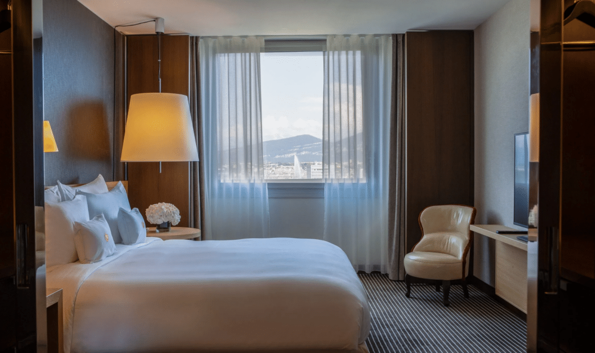 Experience the luxury of InterContinental Genève with Natlaupa, where comfort meets stunning views.