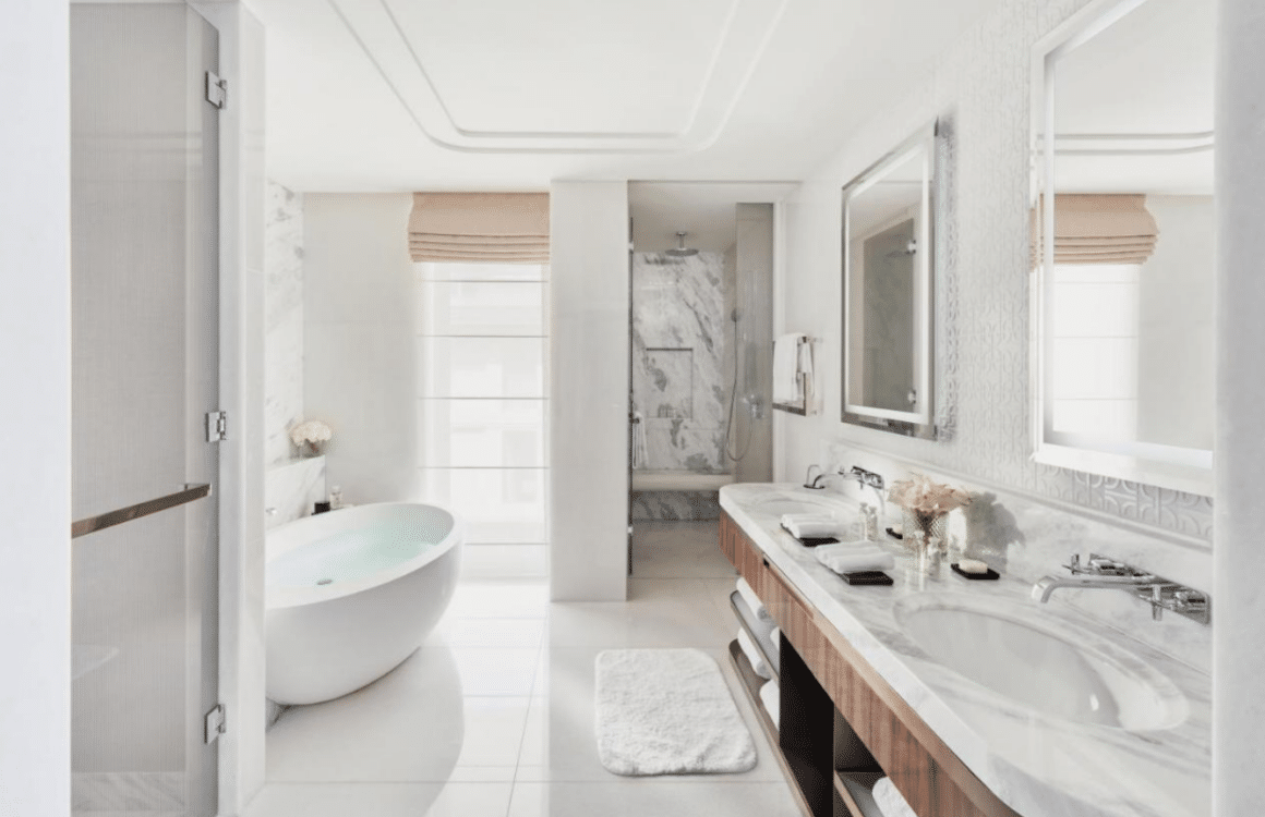 Experience luxury and elegance in every detail at Mandarin Oriental Bosphorus with Natlaupa, including stunning, modern bathroom suites.