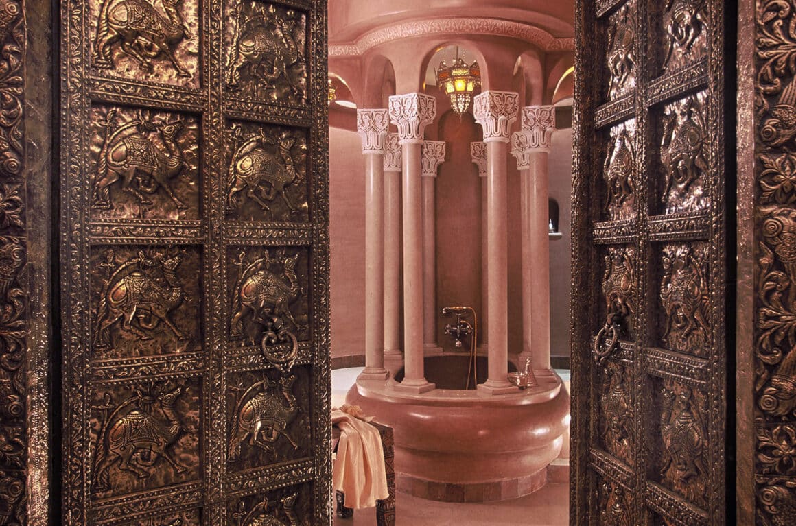 Experience the luxurious hammam at La Sultana Marrakech, featuring exquisite architectural details, available with Natlaupa.